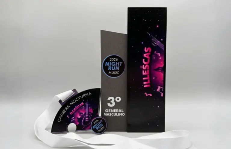 As medalhas e troféus do Night Run Music 2026, em Espanha