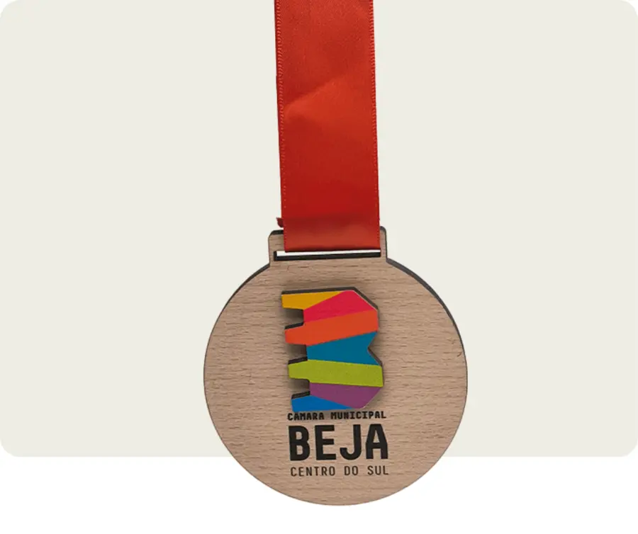 Medalha TMP102: Madeira 5mm com gravação a laser + madeira 3mm com impressão