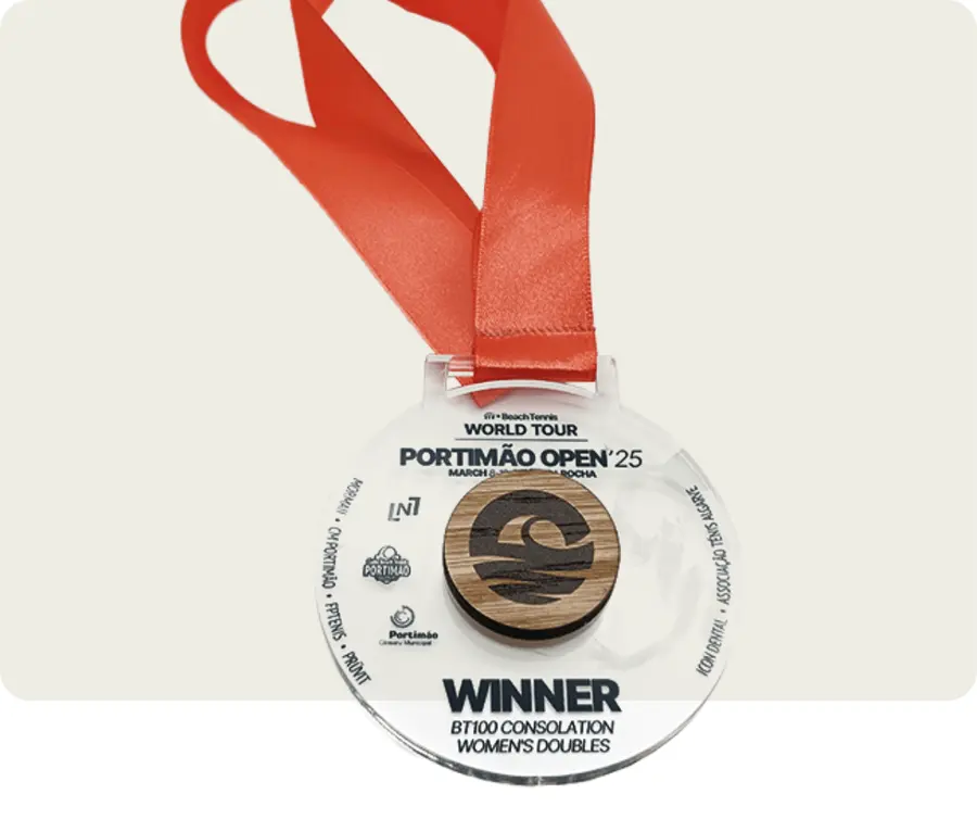 Medalha TMP201: Acrilico cristal 5mm com gravação a laser + madeira 3mm com gravação a laser