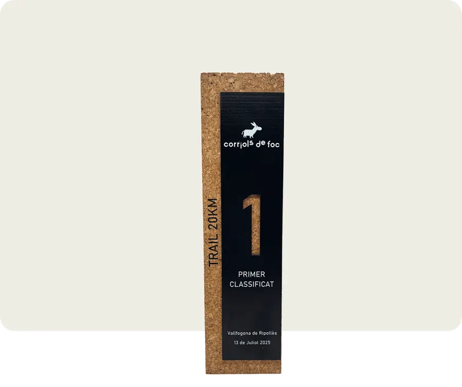 Troféu TTP105: Cortiça 40mm com gravação a laser + metal 2mm com impressão
