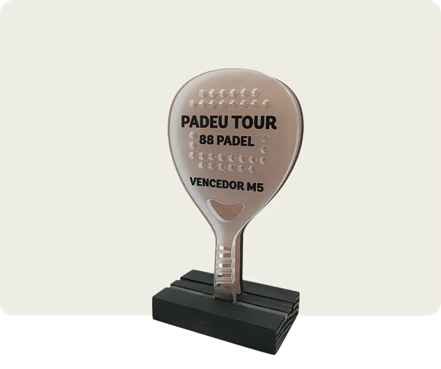 Troféu TTP139: Madeira 5mm + acrilico fosco 3mm com impressão + base madeira 20mm