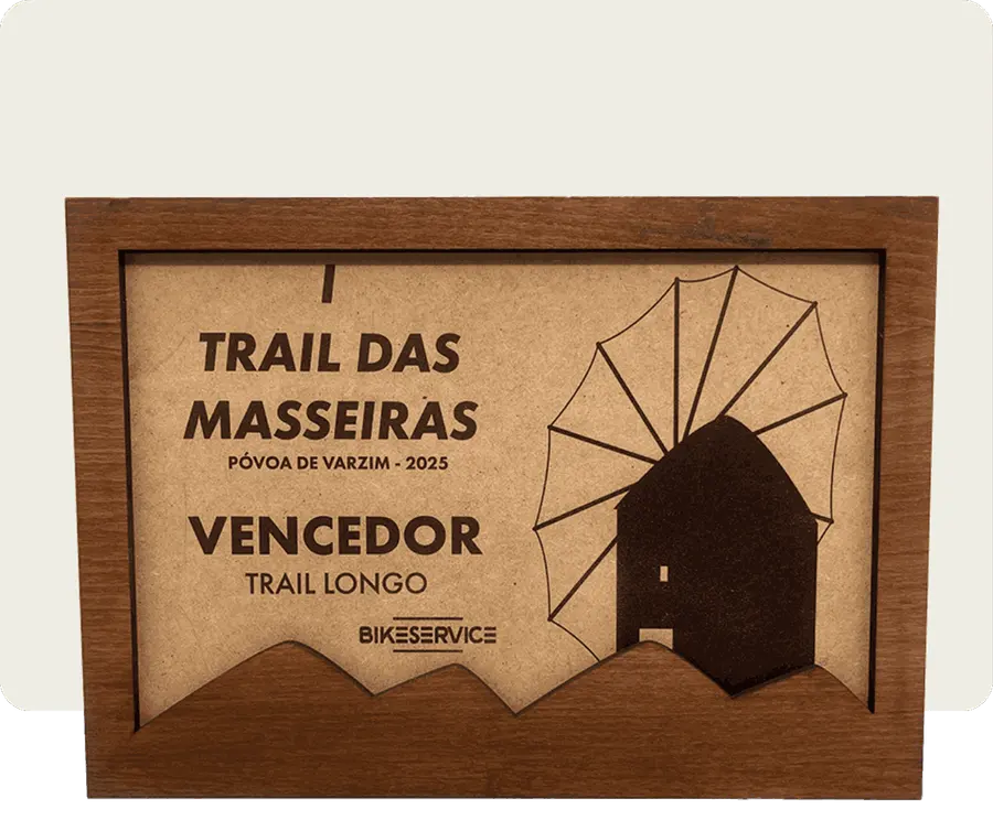 Troféu TTS204: Madeira 20mm com gravação a laser + madeira com velatura