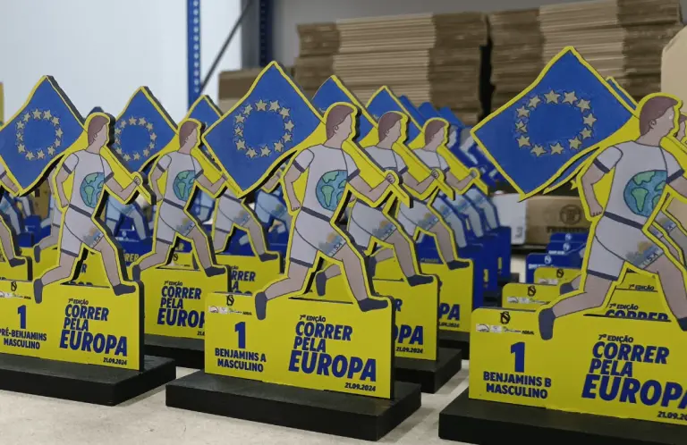 Guia para encomendar medalhas e troféus personalizados