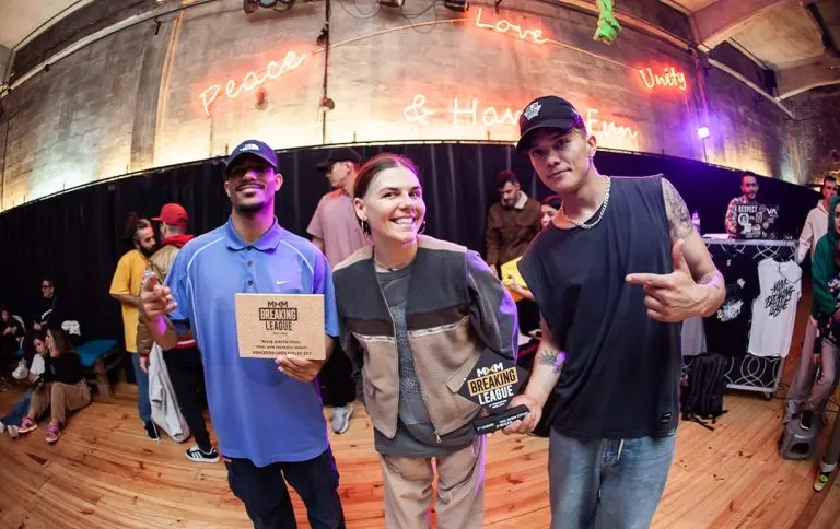TROFÉUS E MEDALHAS COMO FERRAMENTAS DE MARKETING