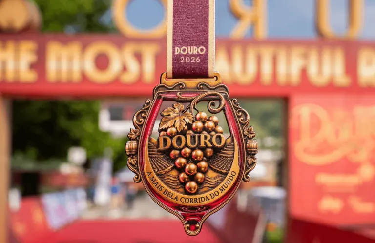 Troféus e medalhas do portefólio TRIBUTUS de maio
